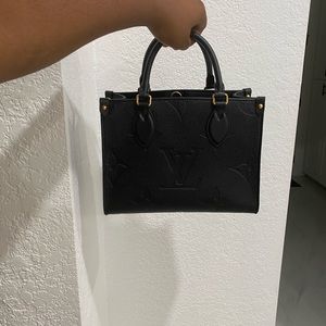 Authentic Louis Vuitton Onthego PM
Monogram Empreinte Leather
Black